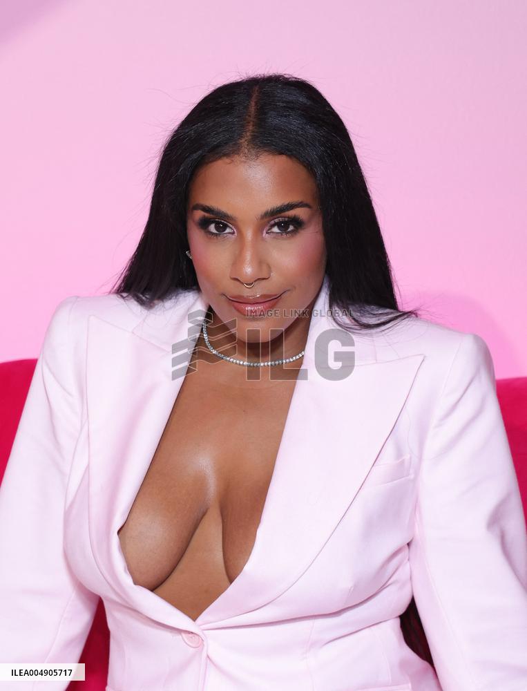 The Ladies of Porter Ranch x Glamlite Holiday Party - US