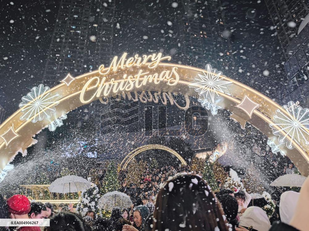 Giant Christmas Tree in Chongqing