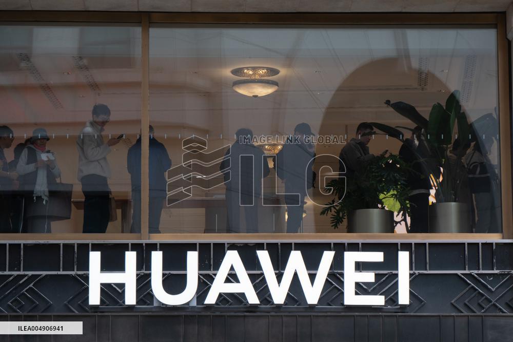 Huwei Mate 80 Phone Reserve