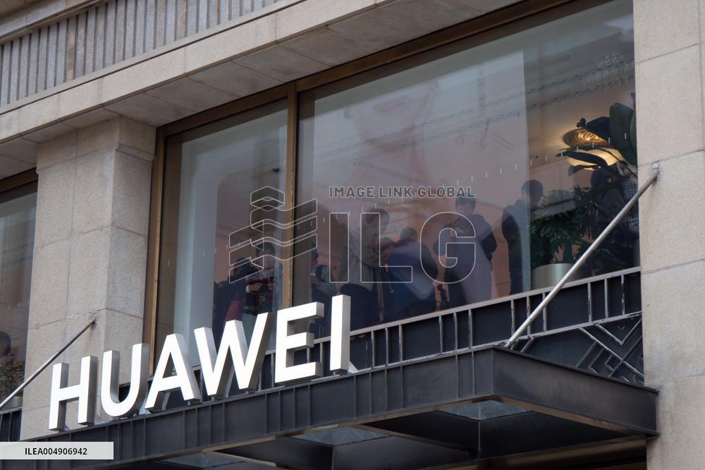 Huwei Mate 80 Phone Reserve
