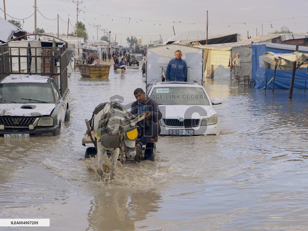 Weather Conditions Exacerbate Difficulties in Camps - Khan Yunis