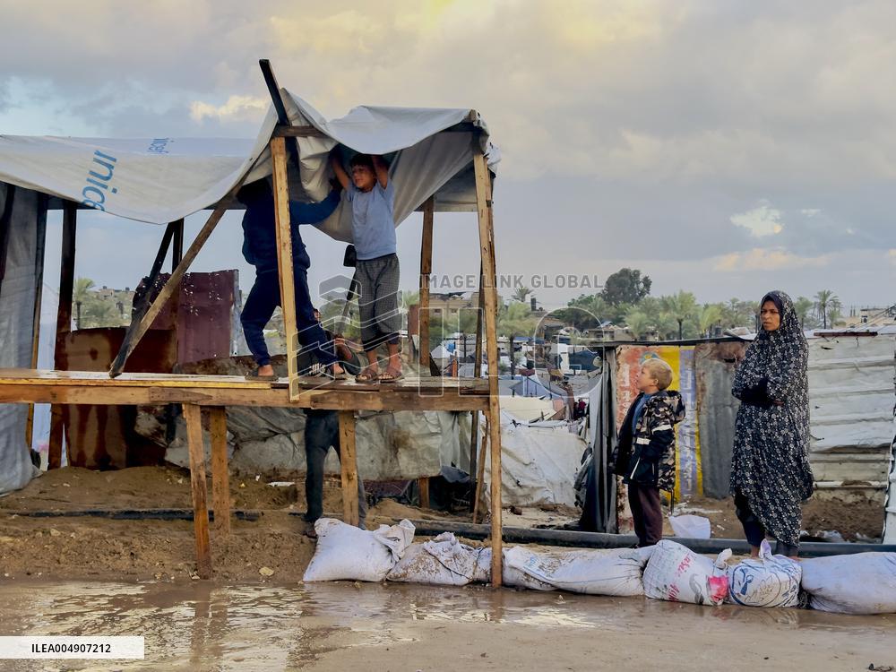 Weather Conditions Exacerbate Difficulties in Camps - Khan Yunis