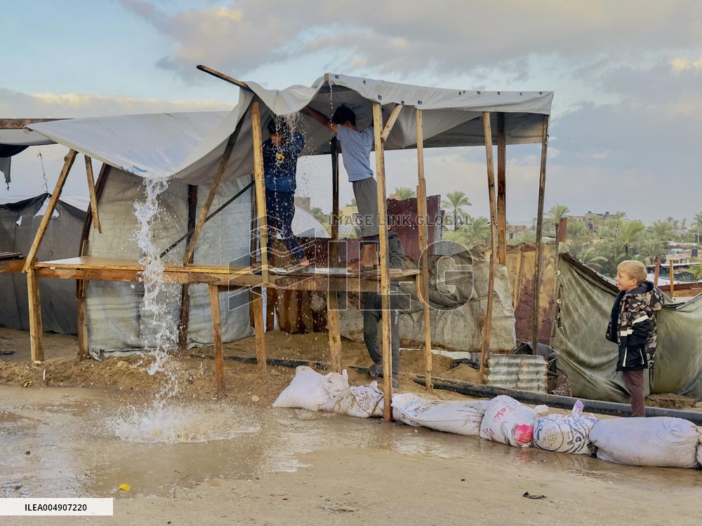 Weather Conditions Exacerbate Difficulties in Camps - Khan Yunis