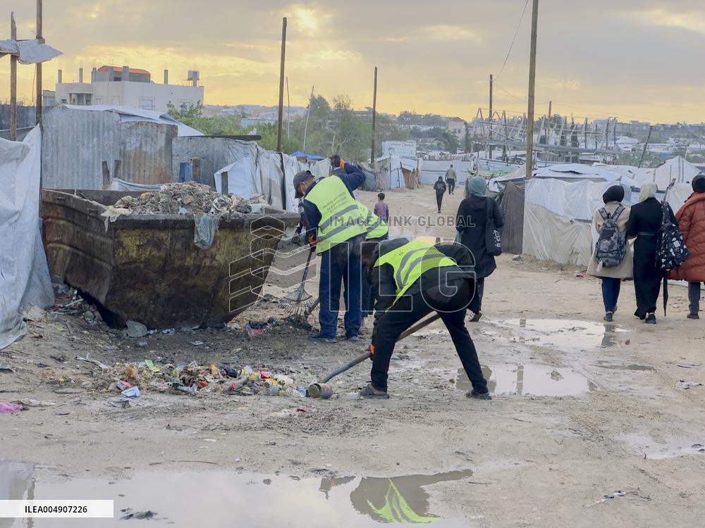 Weather Conditions Exacerbate Difficulties in Camps - Khan Yunis