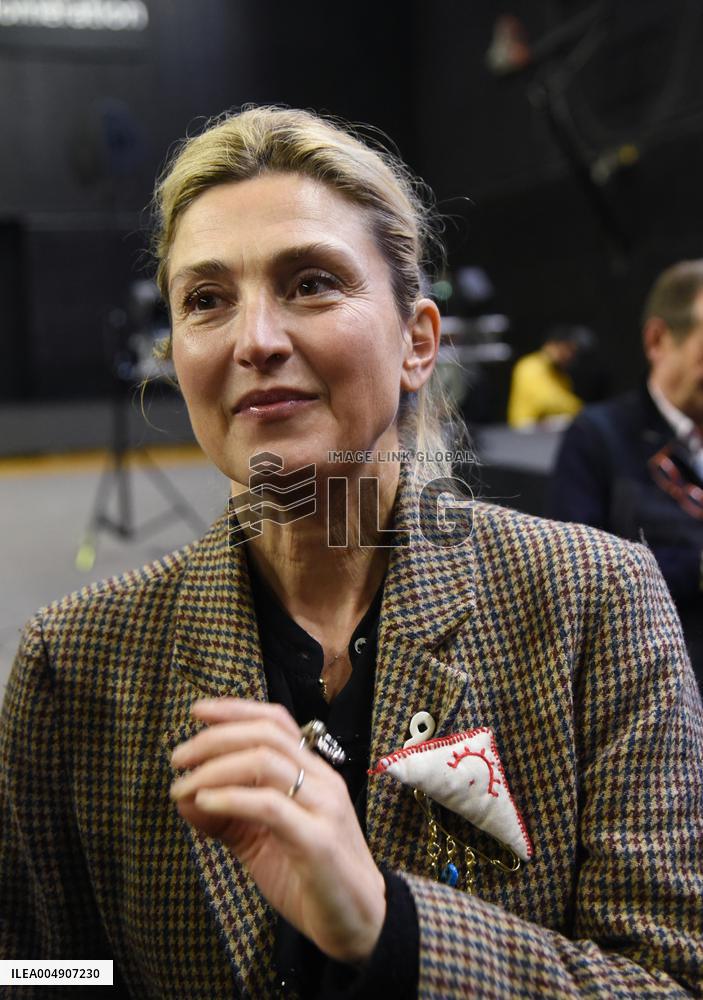 Meeting Of Bernard Cazeneuve For 2027 Presidential Election - Cergy-Pontoise