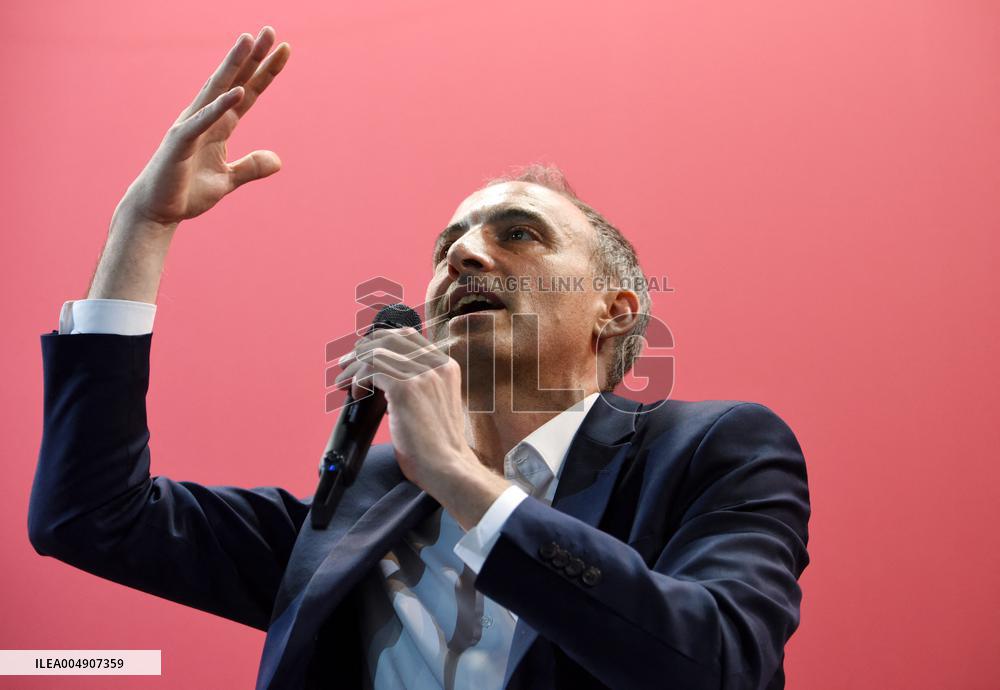 Meeting Of Bernard Cazeneuve For 2027 Presidential Election - Cergy-Pontoise