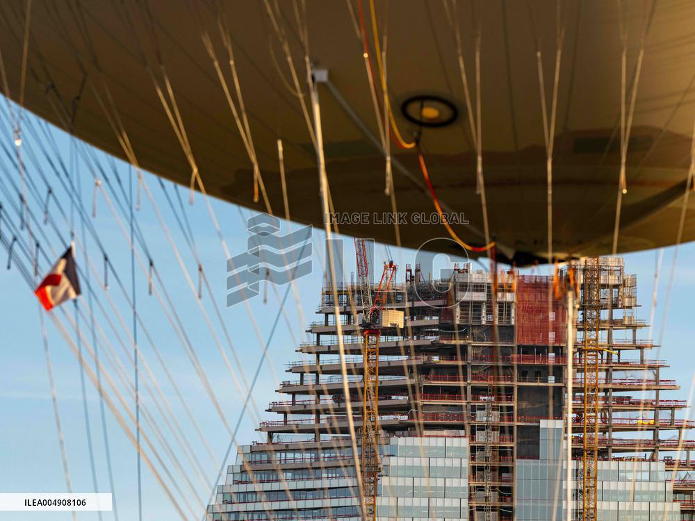 Triangle Tower Construction - Paris