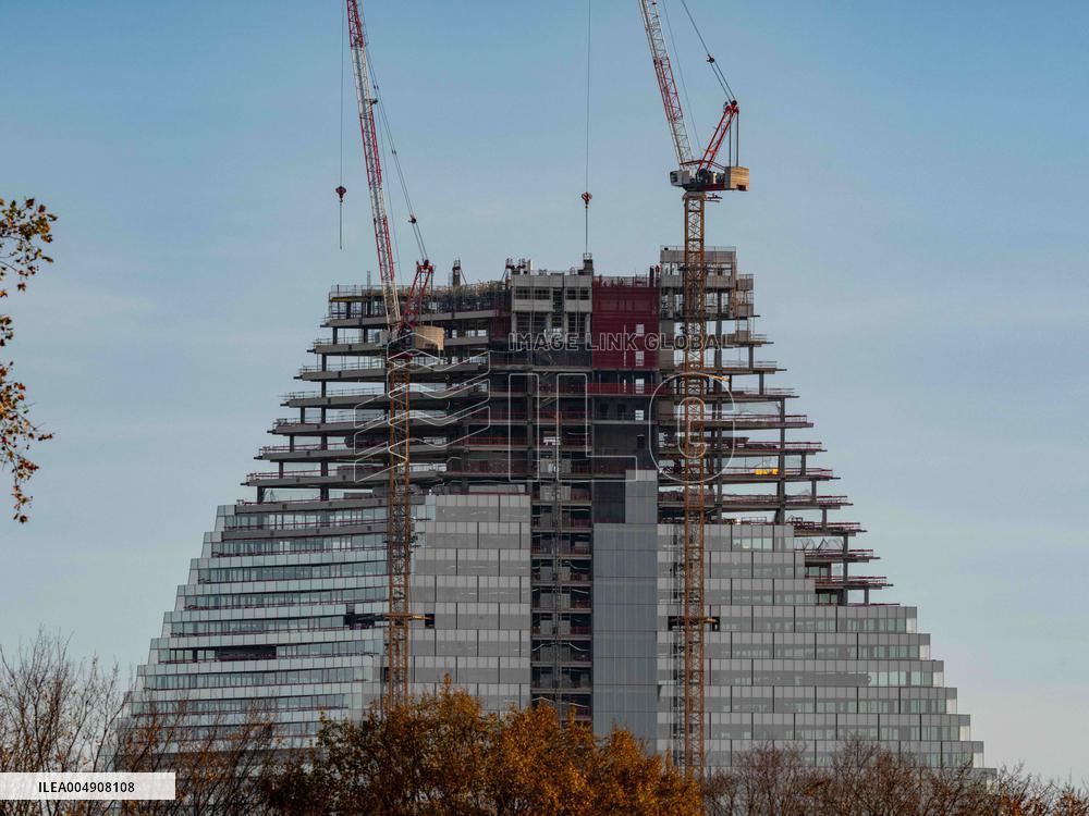 Triangle Tower Construction - Paris