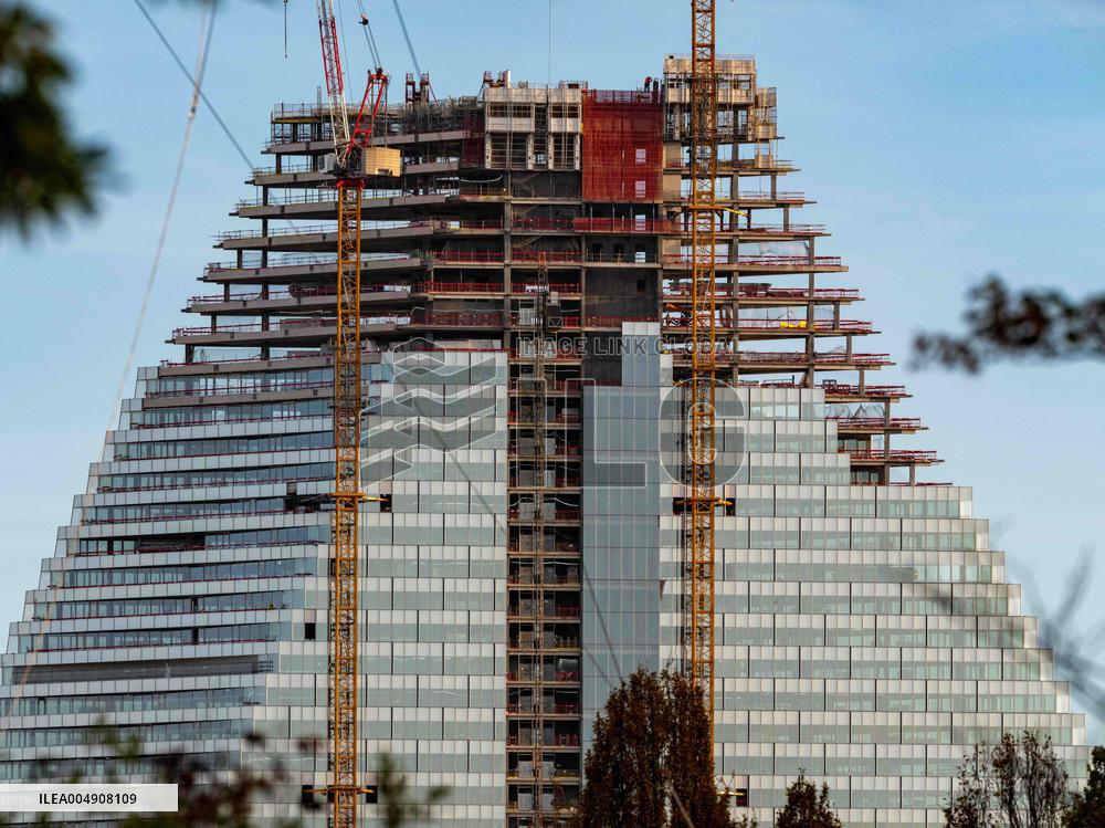 Triangle Tower Construction - Paris
