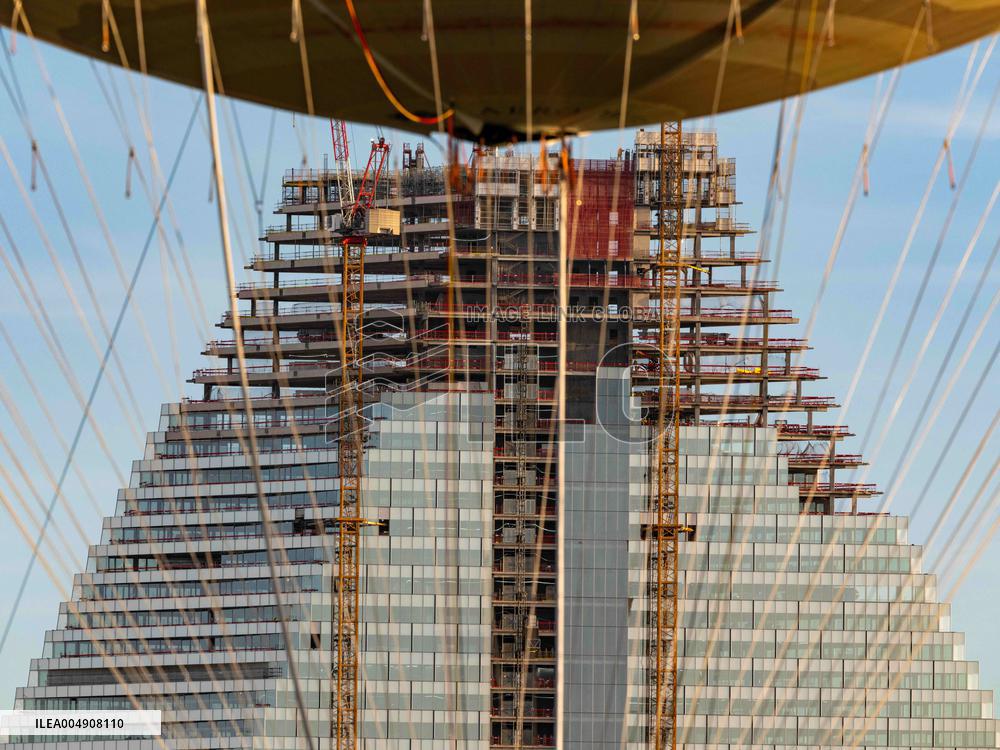 Triangle Tower Construction - Paris