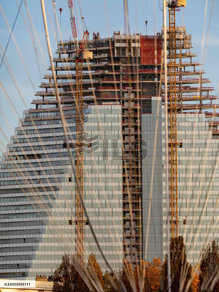 Triangle Tower Construction - Paris