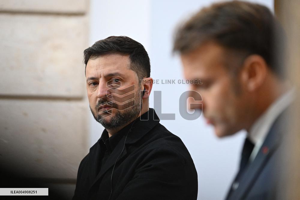 Emmanuel Macron Meets Volodymyr Zelensky - Press Conference