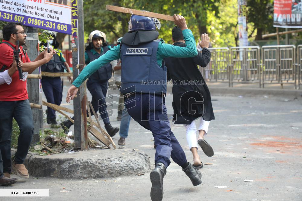 Clashes Outside the International Criminal Court - Dhaka