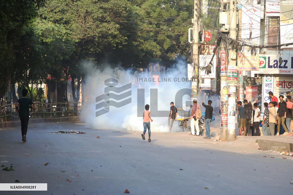 Clashes Outside the International Criminal Court - Dhaka