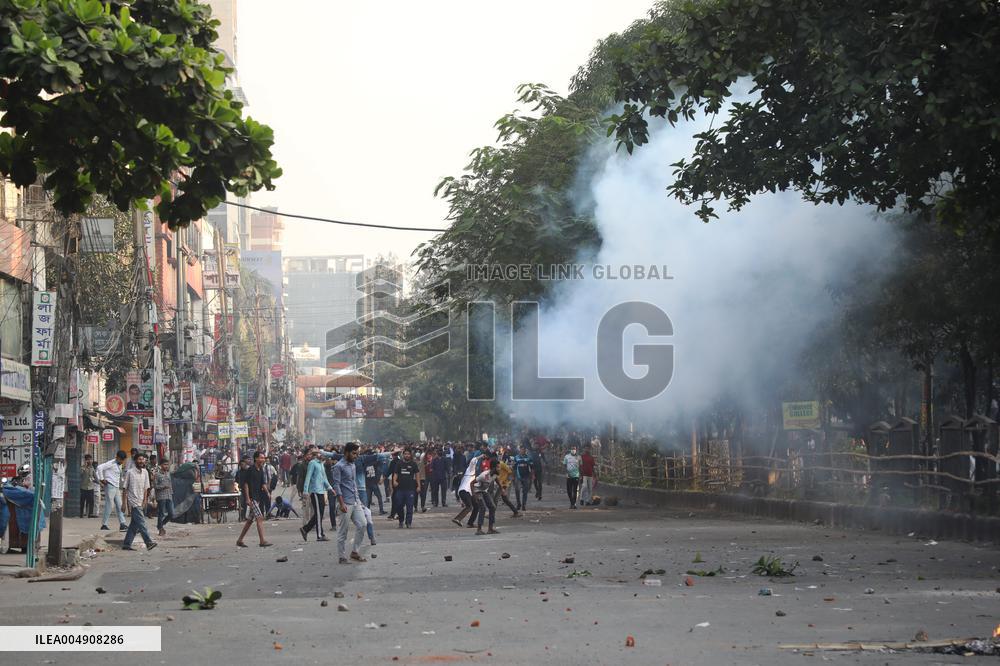 Clashes Outside the International Criminal Court - Dhaka