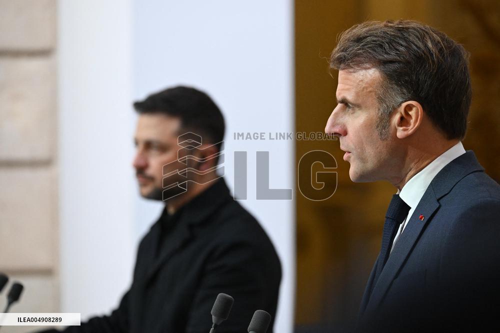 Emmanuel Macron Meets Volodymyr Zelensky - Press Conference