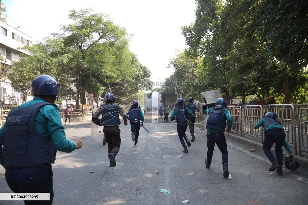 Clashes Outside the International Criminal Court - Dhaka