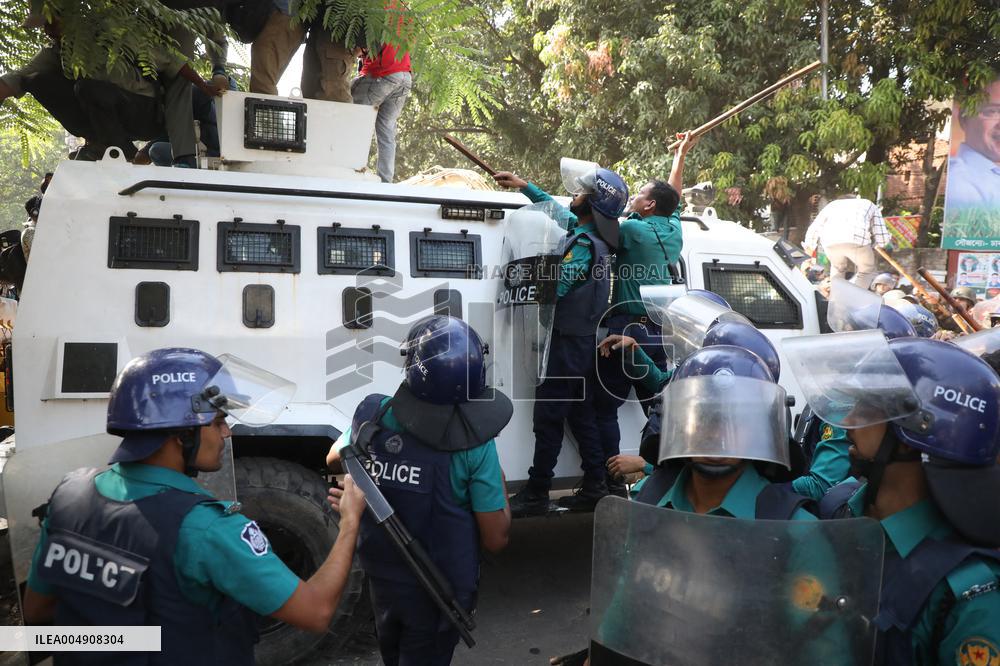 Clashes Outside the International Criminal Court - Dhaka