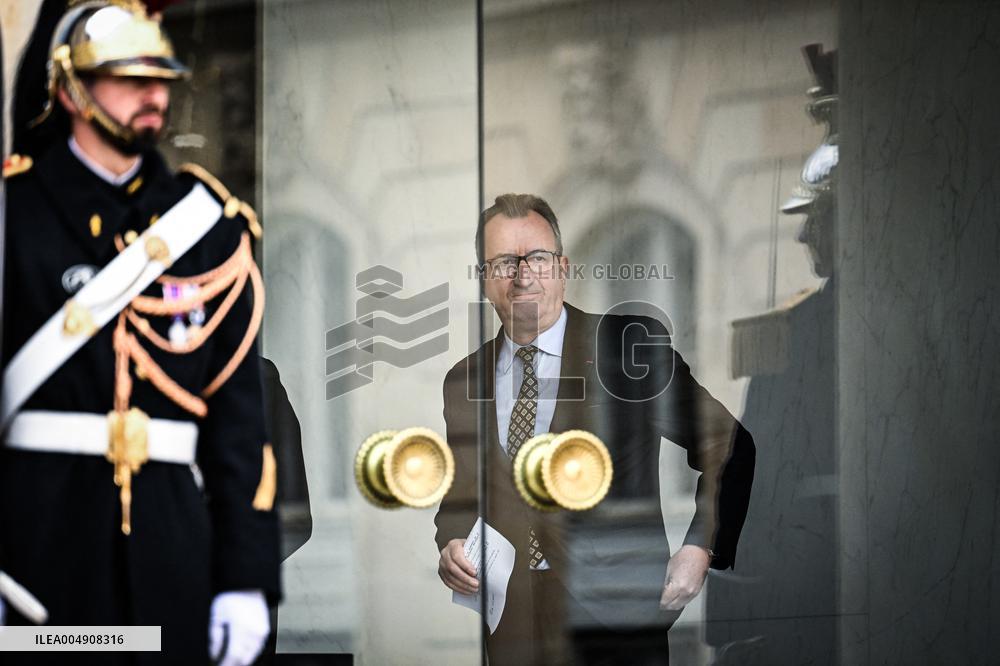 Volodymyr Zelensky Arrives at the Elysee Palace - Paris