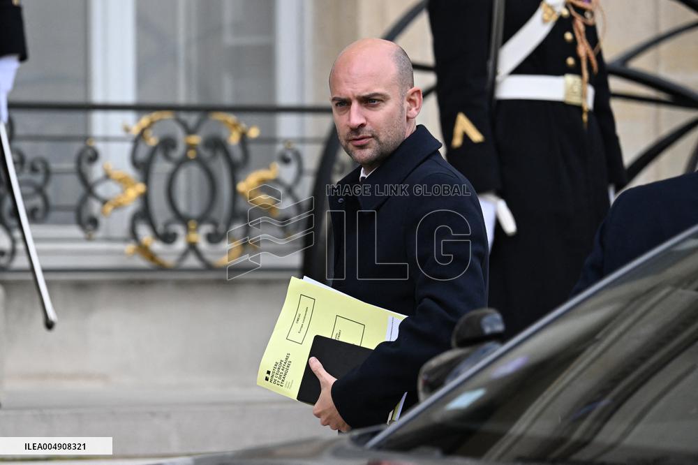 Volodymyr Zelensky Arrives at the Elysee Palace - Paris