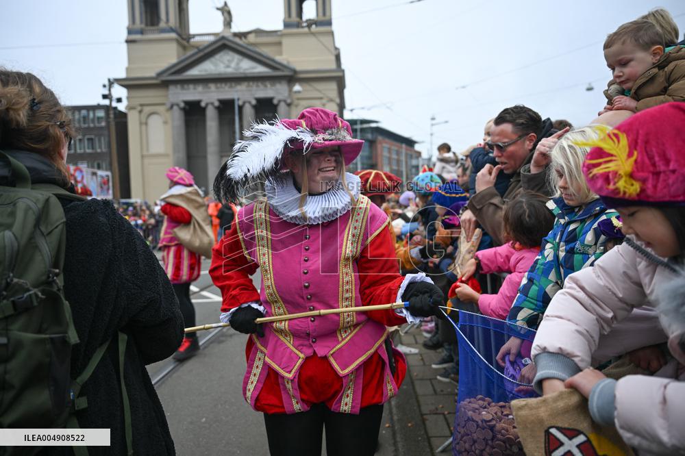Massive Crowds Celebrate Sinterklaas Arrival - Amsterdam