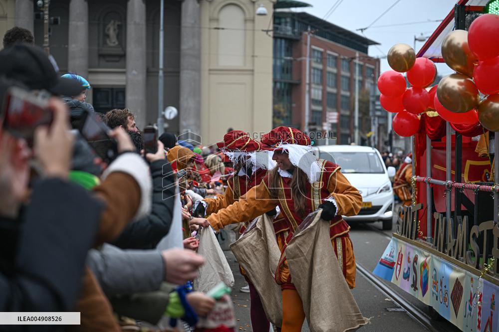 Massive Crowds Celebrate Sinterklaas Arrival - Amsterdam