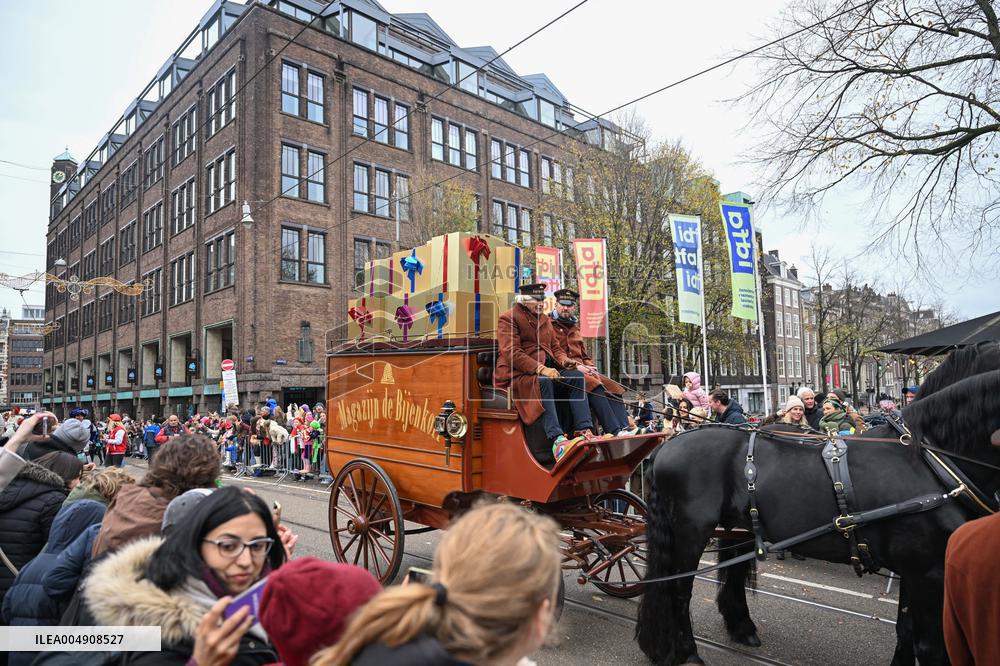 Massive Crowds Celebrate Sinterklaas Arrival - Amsterdam