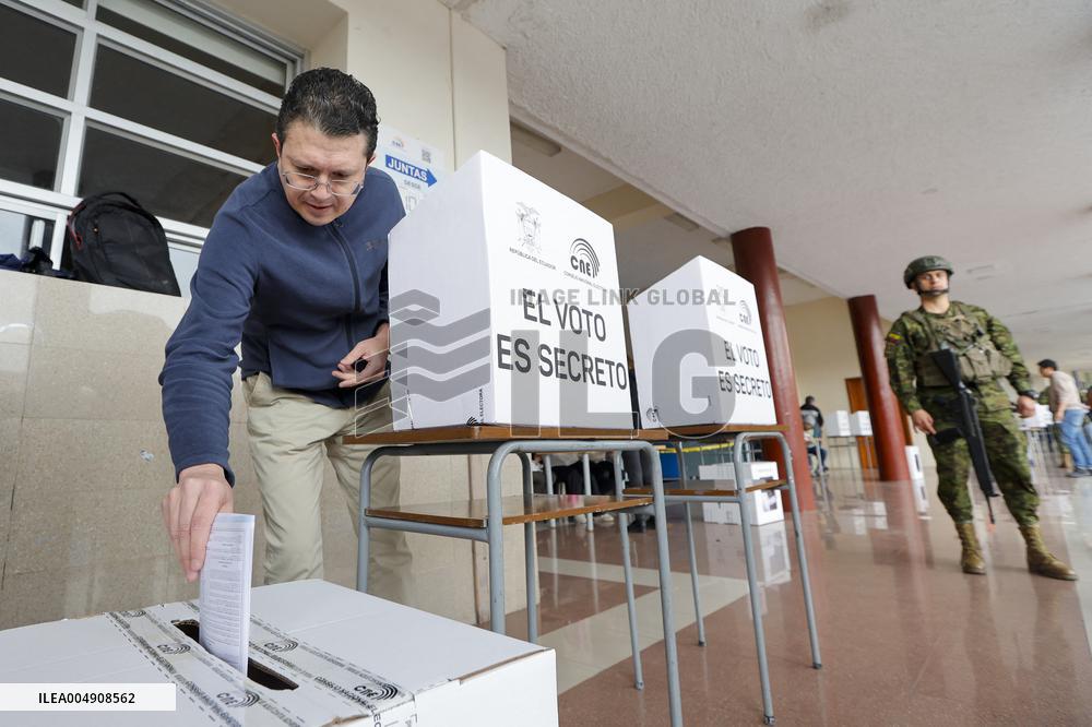 Ecuadorians Voted Against The Return Of Foreign Military Bases - Quito