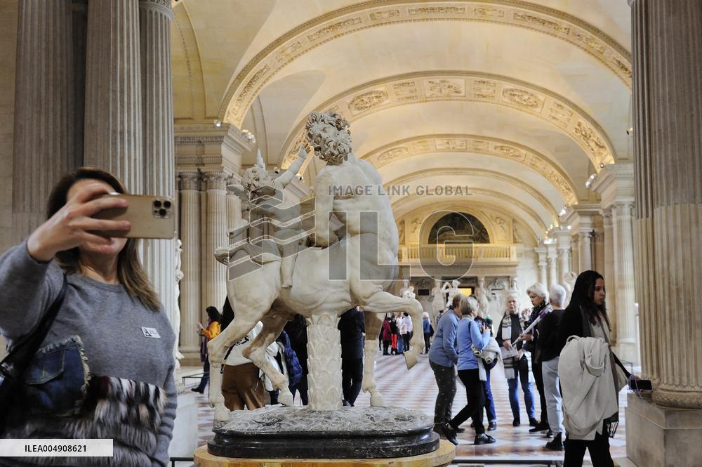 Illustration - Louvre Museum