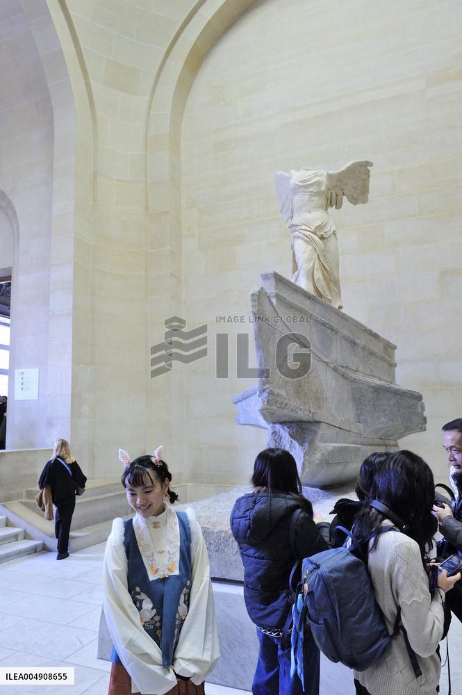 Illustration - Louvre Museum