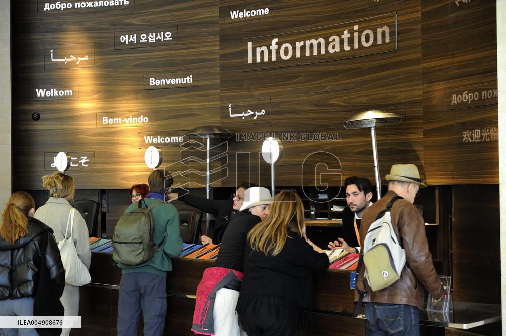 Illustration - Louvre Museum