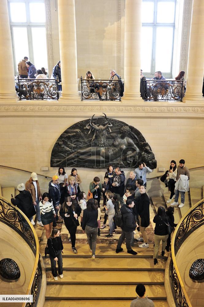 Illustration - Louvre Museum