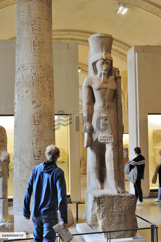 Illustration - Louvre Museum