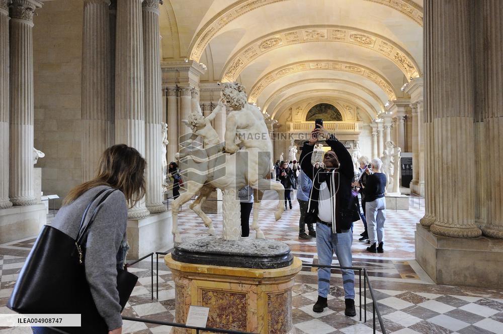 Illustration - Louvre Museum