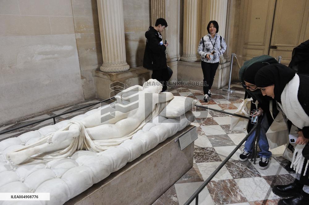 Illustration - Louvre Museum