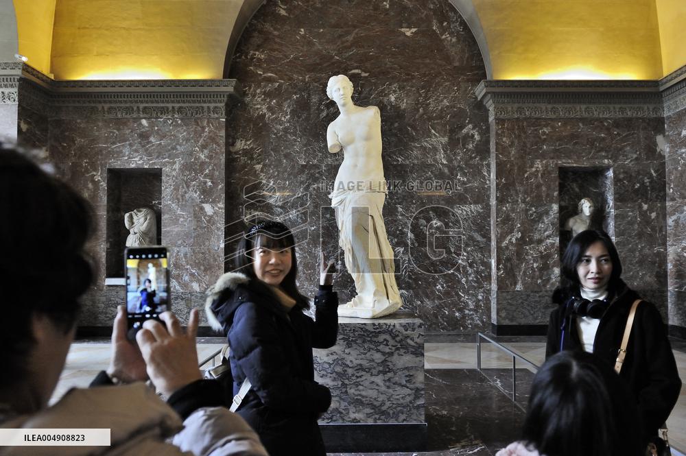 Illustration - Louvre Museum