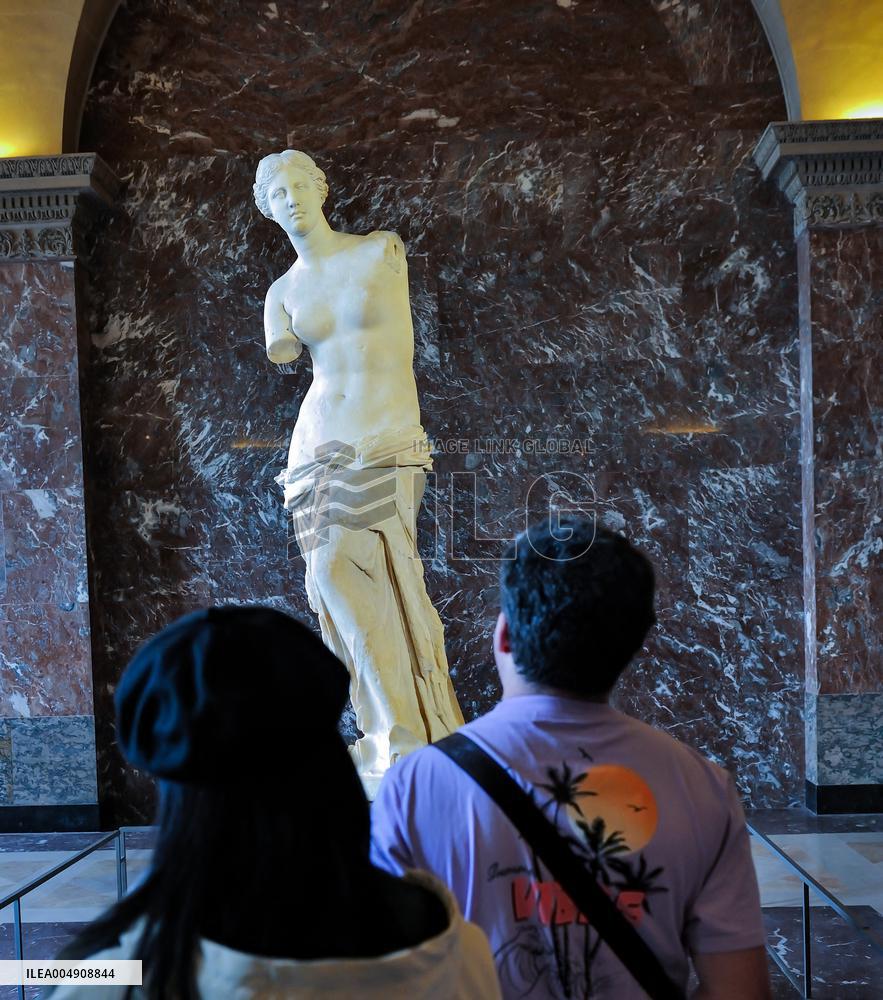 Illustration - Louvre Museum