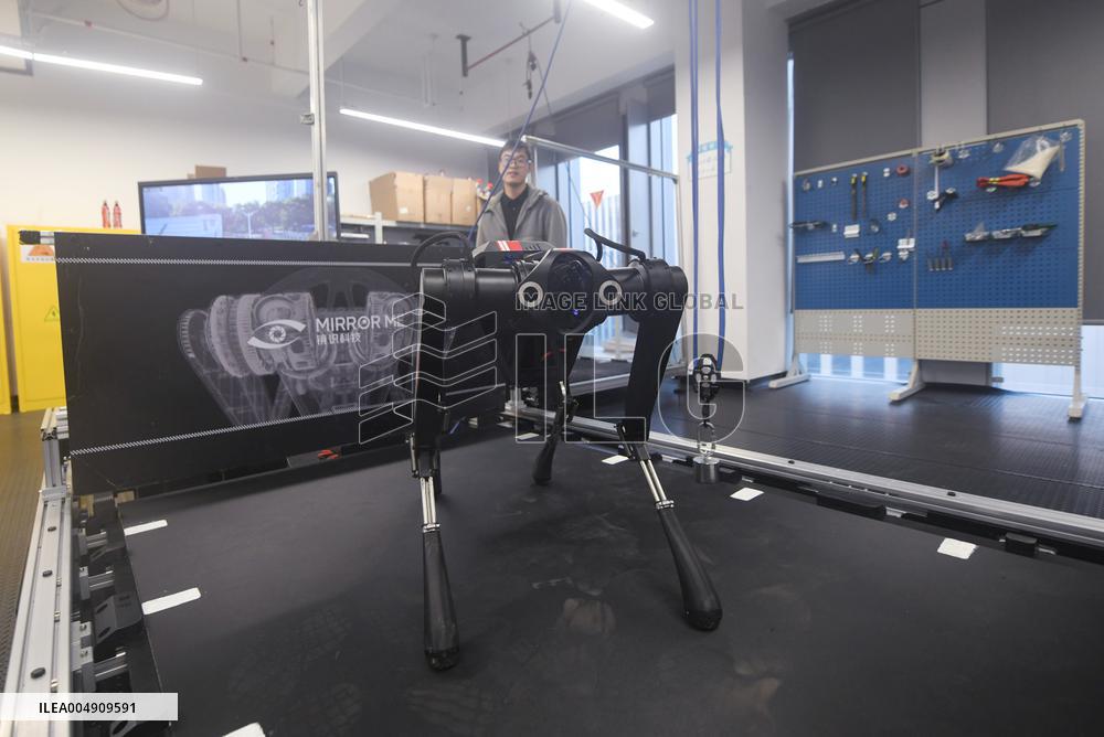 World Fastest Robot Dog Black Panther 2.0