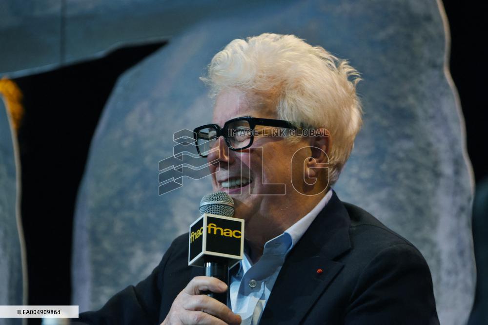 Ken Follett At Public Interview - Paris