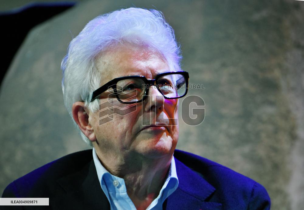 Ken Follett At Public Interview - Paris