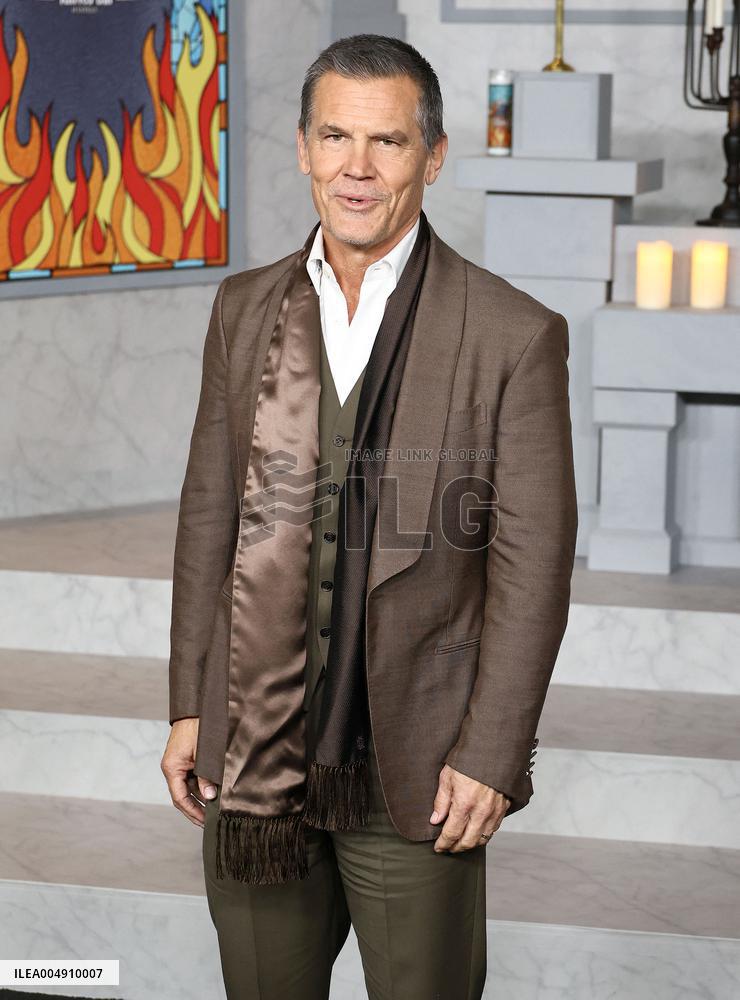 Wake Up Dead Man A Knives Out Mystery Premiere - LA