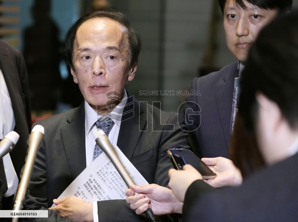 Japan PM, BOJ chief hold talks