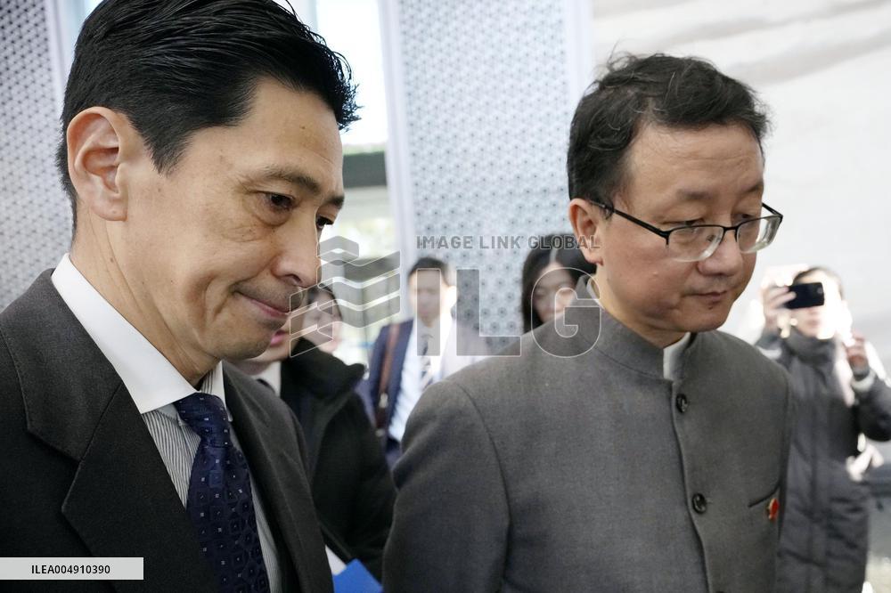 Japan, China senior officials hold talks