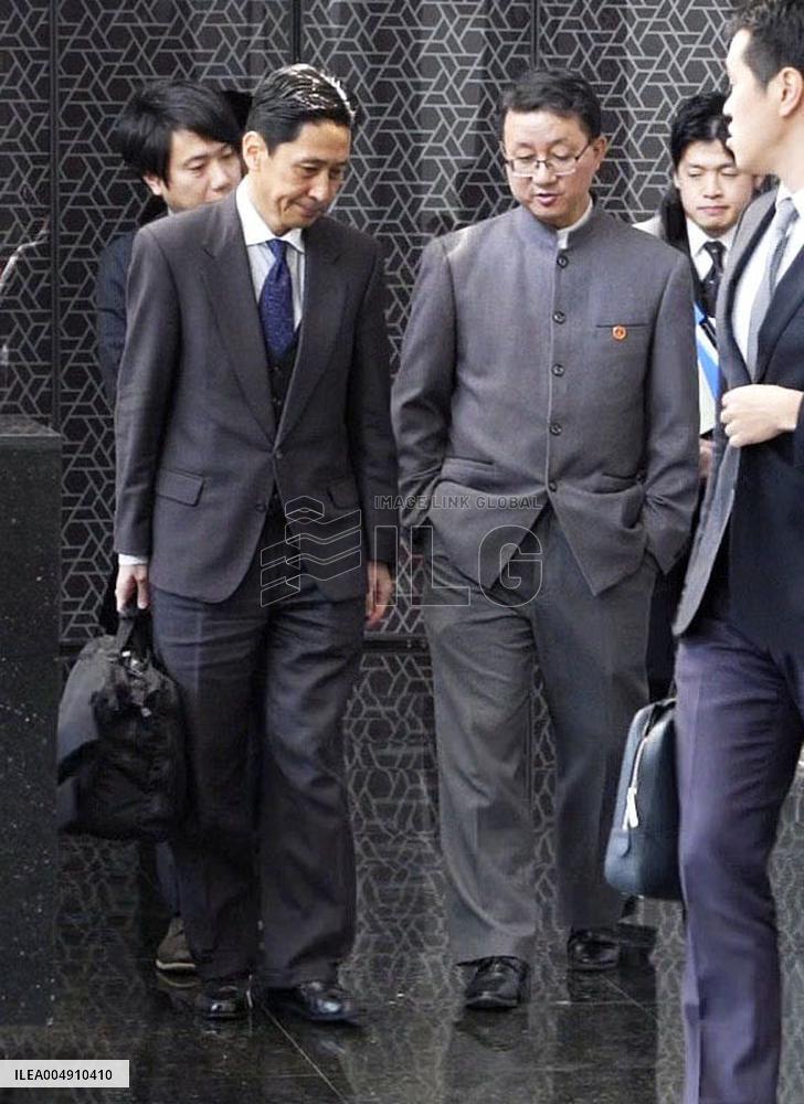 Japan, China senior officials hold talks