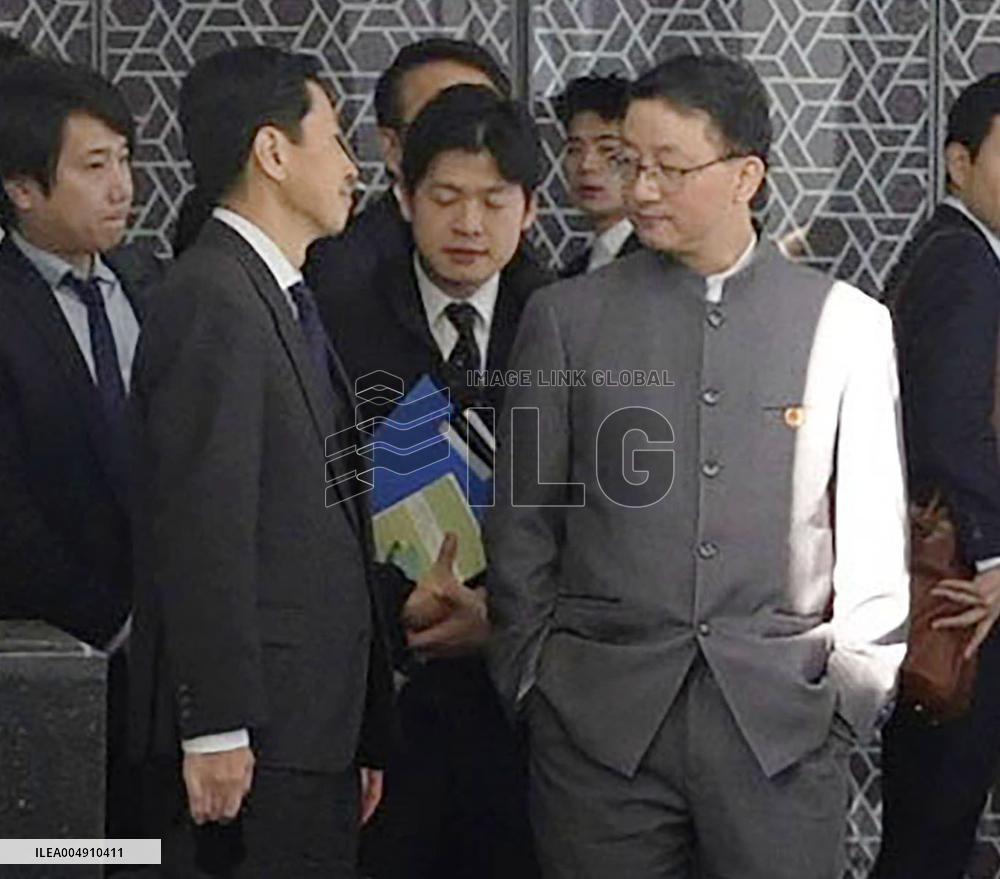 Japan, China senior officials hold talks