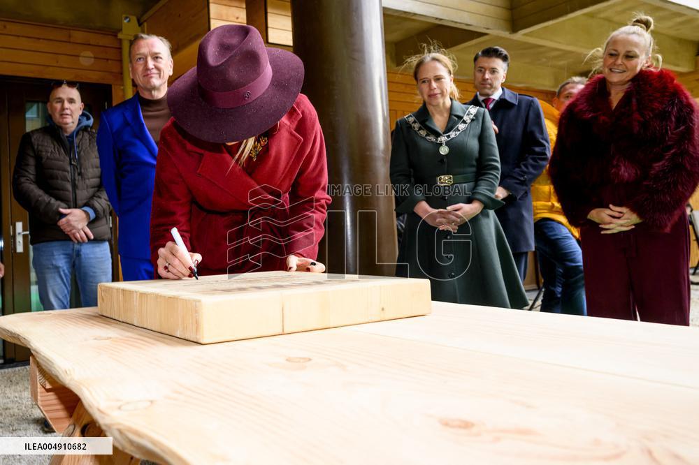 Queen Maxima Opens Circular Wooden Residential Building - Rotterdam