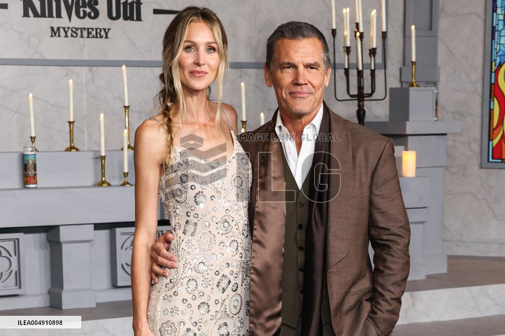 Wake Up Dead Man: A Knives Out Mystery Premiere - Paris