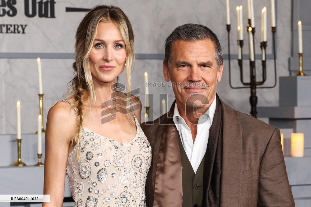 Wake Up Dead Man: A Knives Out Mystery Premiere - Paris