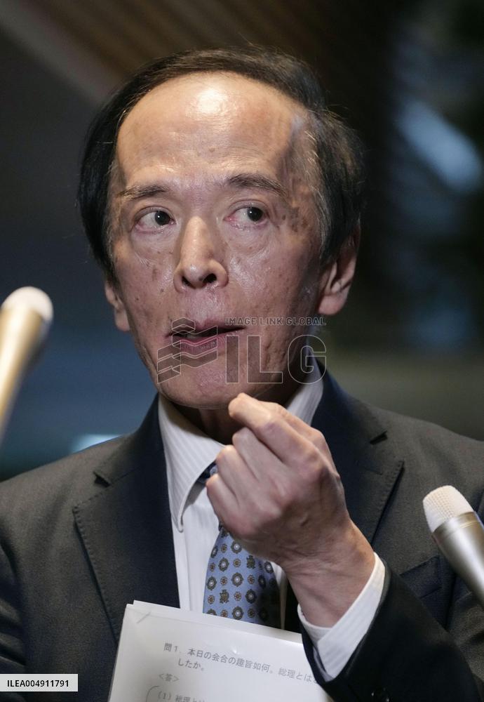 Japan PM, BOJ chief hold talks