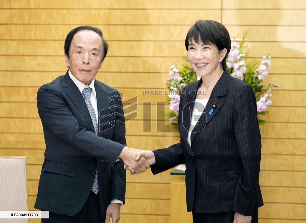 Japan PM, BOJ chief hold talks